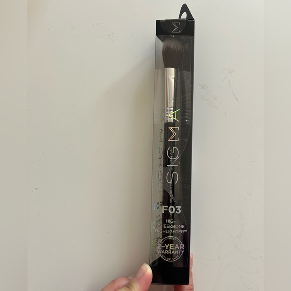 New! Sigma Beauty F03 High Cheekbone Highlighter Brush - Picture 3 of 4